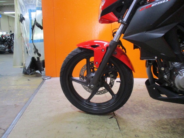 ホイールもこの通り状態グッド！！当社は価格は安くても車両の質が高いので常時即売れ！他店追従不可能価格