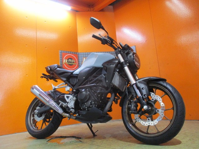 人気の高いマイチェン後の２０１９年モデルの低走行車が入荷！購入を希望の方は０９０４４１８５３３２小西