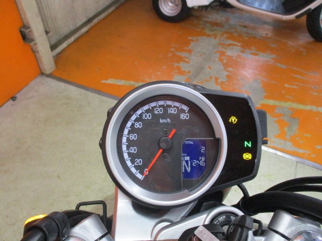 インパネも本当にシンプルなインパネですよ！シフトインジケーターも装備ですからビギナーも安心の一台！！