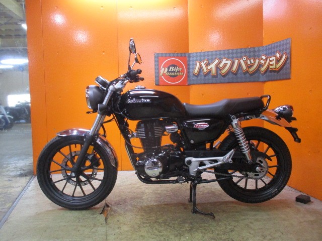 反対側もこの通り状態グッド！！勿論新車ですから！！ＧＢ３５０の姉妹車両が新車でこの価格はお安い！！