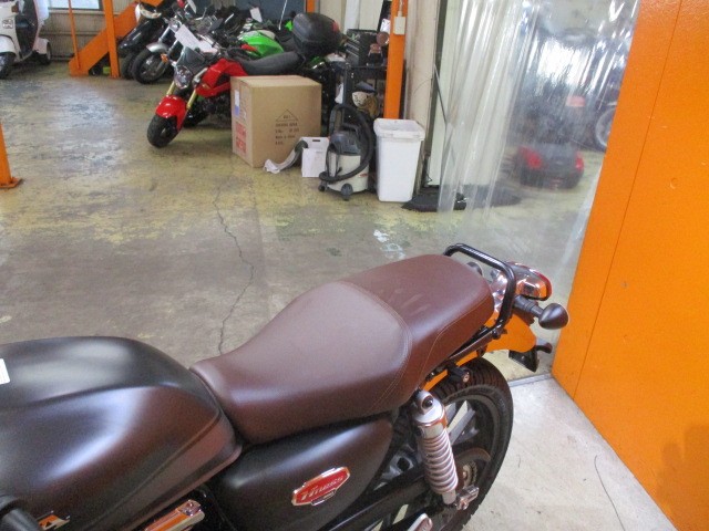 シートもモデルＰＲＯですから純正のお洒落なブラウンシート！車体色にばっちしあいますよね！！