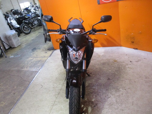 フロントから見てもこの通り状態グッド！！購入時はＬＥＤ取付工賃無料ですよ！是非ともこの機会に！！