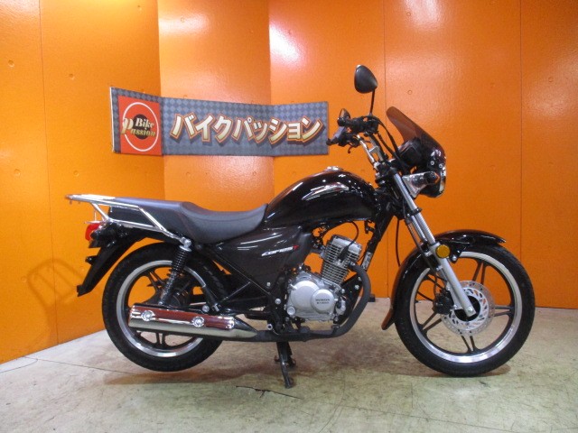 横から見てもこの通り状態グッド！スクリーン装備も嬉しいオプション！通販も勿論大歓迎の一台ですよ！