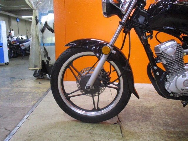 ホイールもこの通り状態グッド！！かっこいいキャストホイール！２種でも乗るならＭＴですよね！！