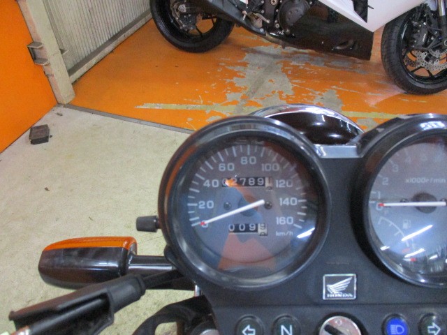 走行も２７８９ｋｍのびっくり低走行車！！燃料系も装備で残量も楽々確認可能！通販も勿論大歓迎の一台！