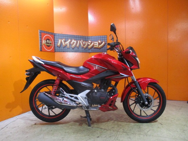 横から見てもこの通り状態グッド！！希少なレッドカラーで写真の通りとっても状態グッドな一台ですよ！！