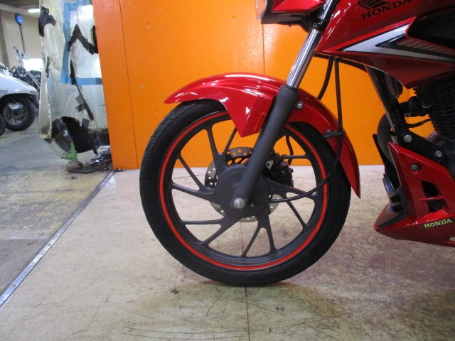 ホイールもかっこいいキャストホイール！ＣＢＦ１２５Ｒはブレーキも２ポッド！勿論通販も大歓迎の一台！！