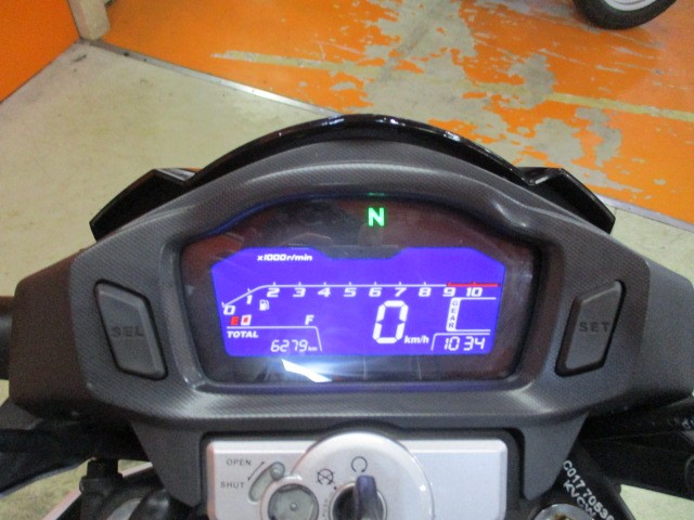 走行も６２７９ｋｍの低走行車！！ＣＢＦ１２５Ｒはインパネもフルデジタルでとっても見やすいですよ！！