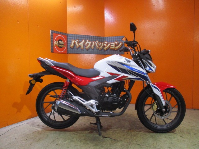 横から見てもこの通り状態グッド！！外装もマフラーもエンジンも足回りも綺麗な一台ですよ！決済価格！！