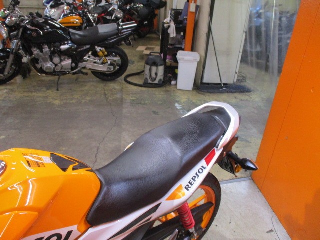 シートもこの通り破れもなければへたりもありません！タンデムも楽々のＣＢＦ１２５Ｒ！他店追従不可能価格