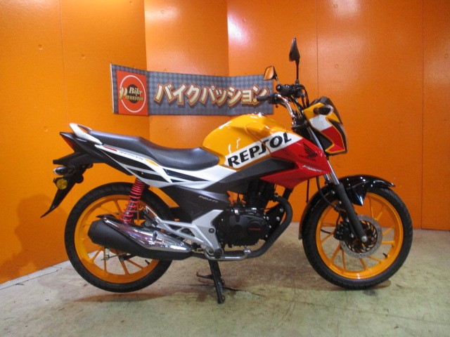 横から見てもこの通り状態グッド！！外装もエンジンもマフラーも写真の通り綺麗な一台！他店追従不可能価格