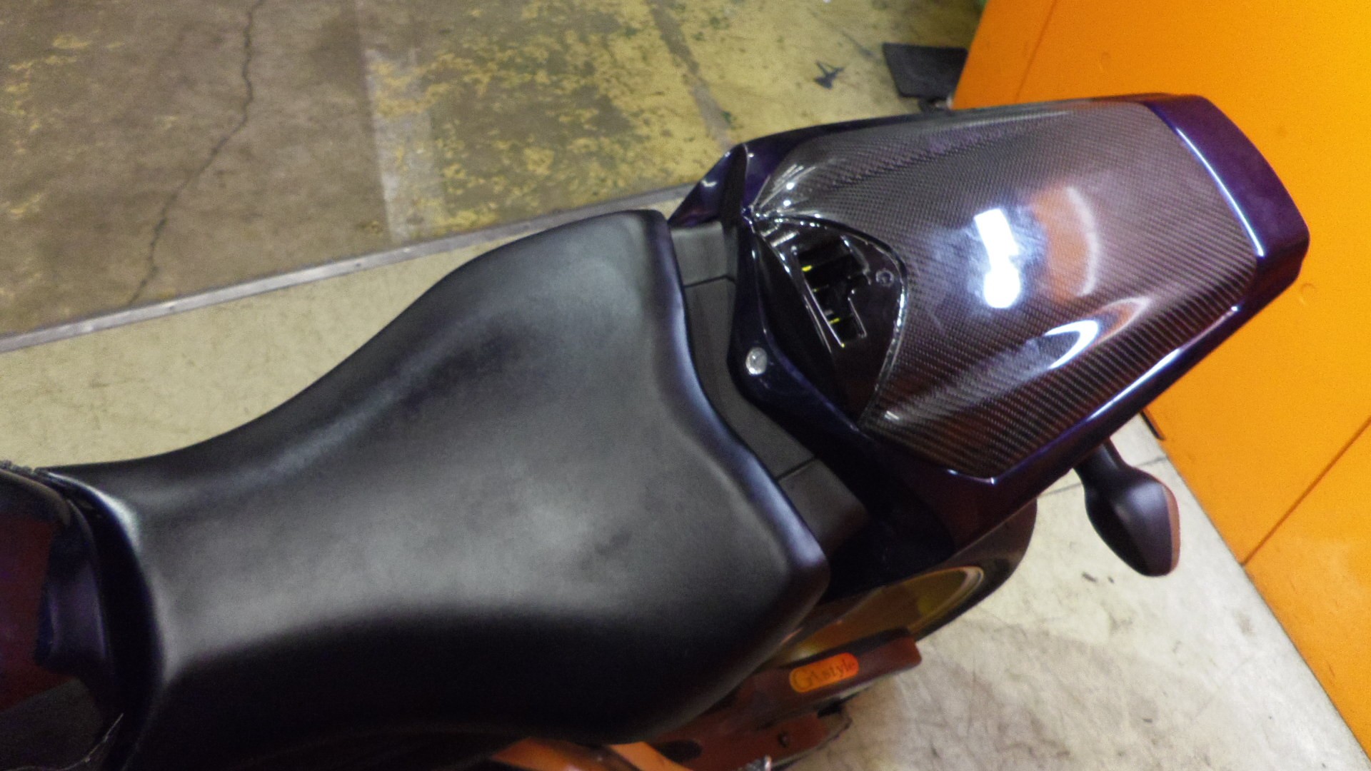 シートはこの通り非常に綺麗！リアシートはカーボン調のシングルシートカウルに変わっています！