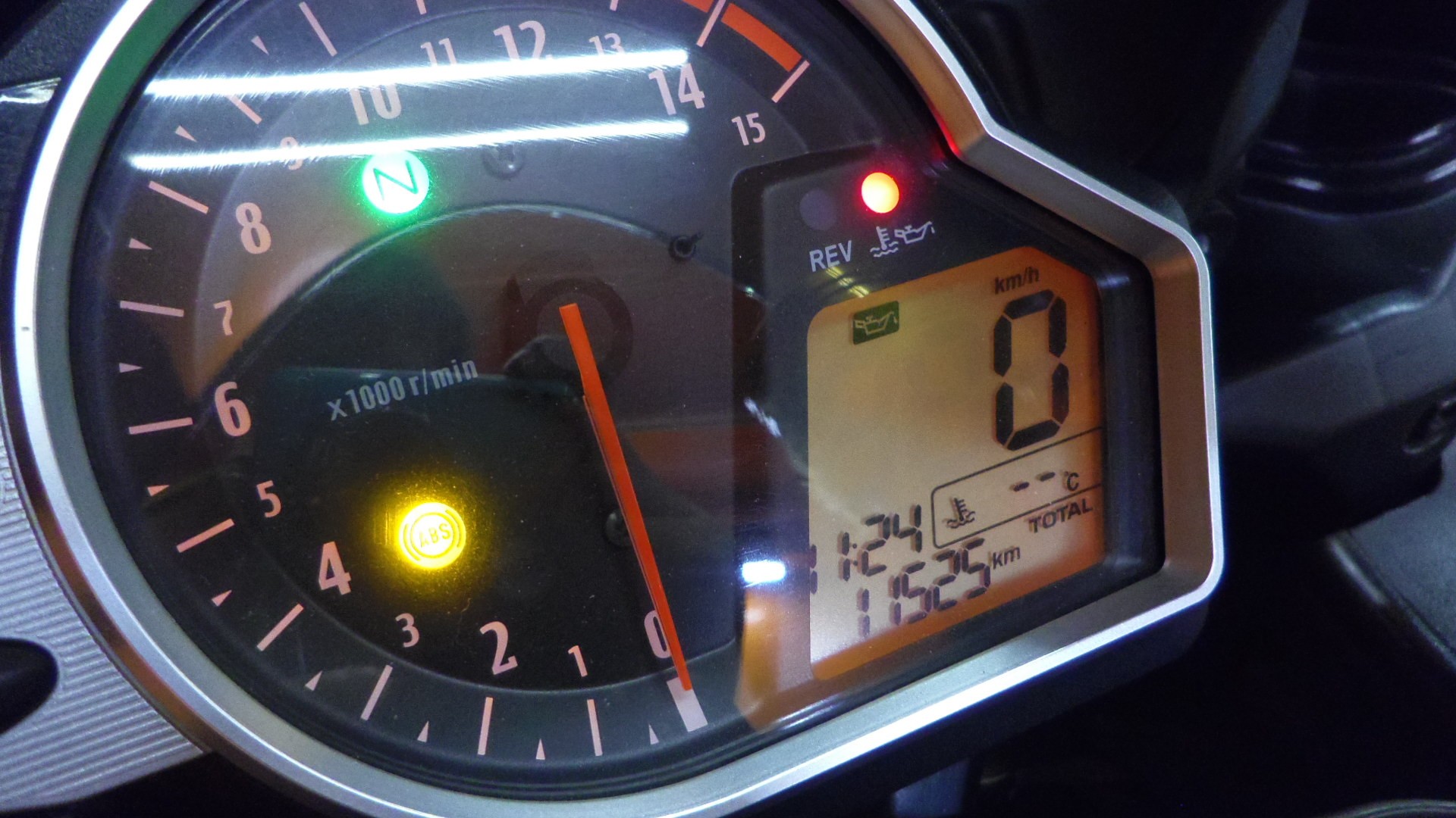 走行距離は11525ｋｍ！大型バイクからすればかなりの低走行で慣らしが終わった程度でしょう！