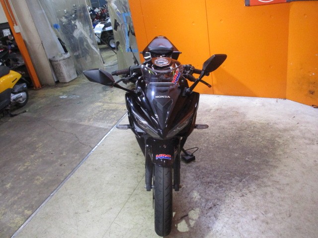 フロントから見てもこの通り状態グッド！やはり新型は本当に斬新です！！かっこいい！！他店追従不可能価格