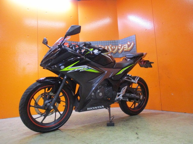 こちらの車両は納車点検を行わないので保証はありませんが支払総額がとってもリーズナブル！勝負価格の一台