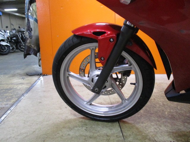 ホイールもこの通り状態グッド！！フォークのアウターまでもが綺麗な一台は早い者勝ちですよ！！