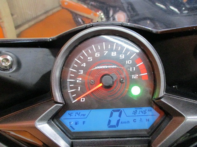 走行もまだまだの１８１４６ｋｍ！！インパネも逆車はかっこいい！！悩むのは危険な一台！！