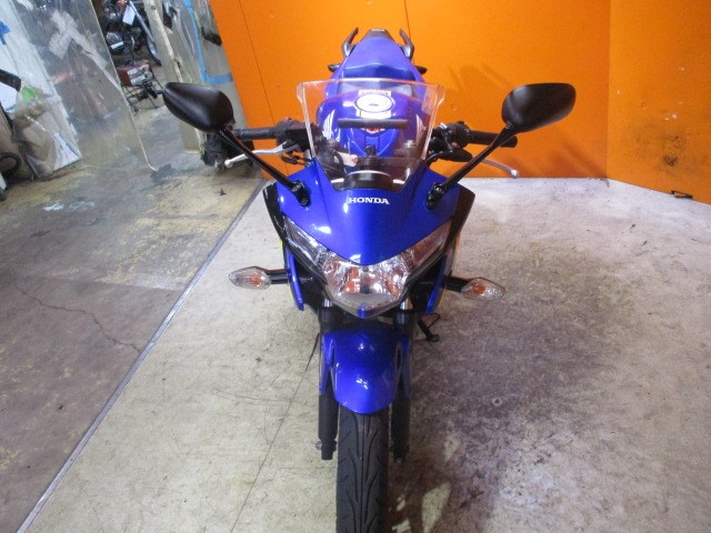 フロントから見てもこの通り状態グッド！！購入時はＬＥＤ取付工賃無料ですよ！是非ともこの機会に！！