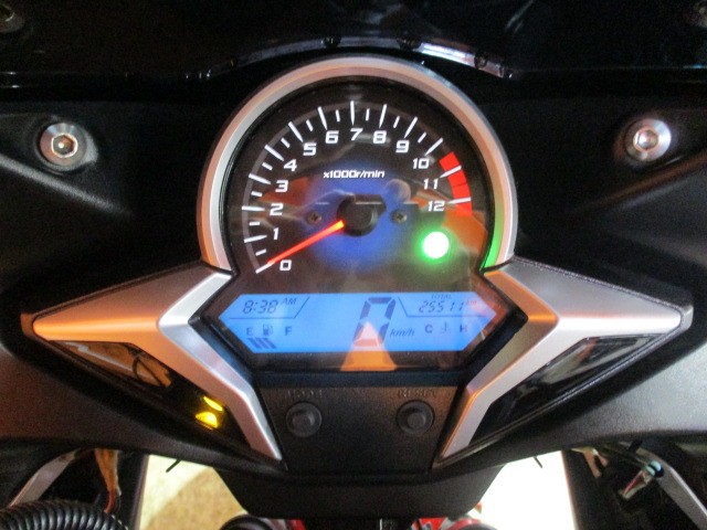 走行もまだまだの２５５５１ｋｍ！！燃料消費率１Ｌ＝４９．２ｋｍ！かなりの高燃費車両！！