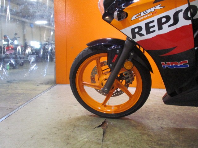 ホイールもレプソルですから純正でオレンジ！！やはりこのレプソルカラーは別格のかっこよさ！！