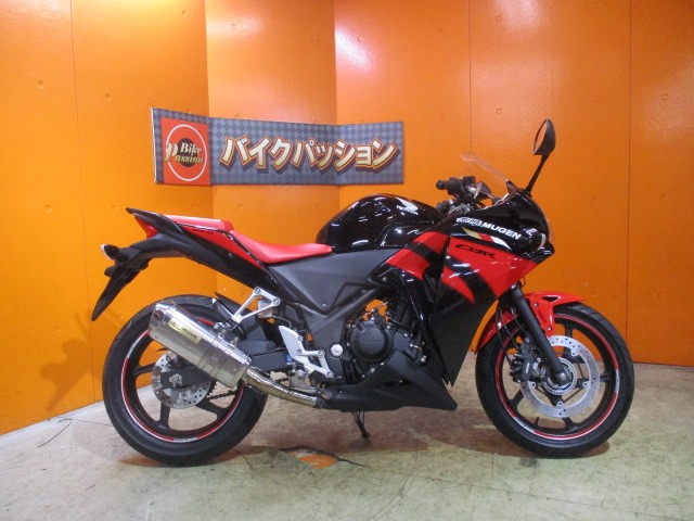 横から見てもこの通り状態グッド！マフラーも無限エディションは無限マフラーが標準装備ですよ！決済価格！