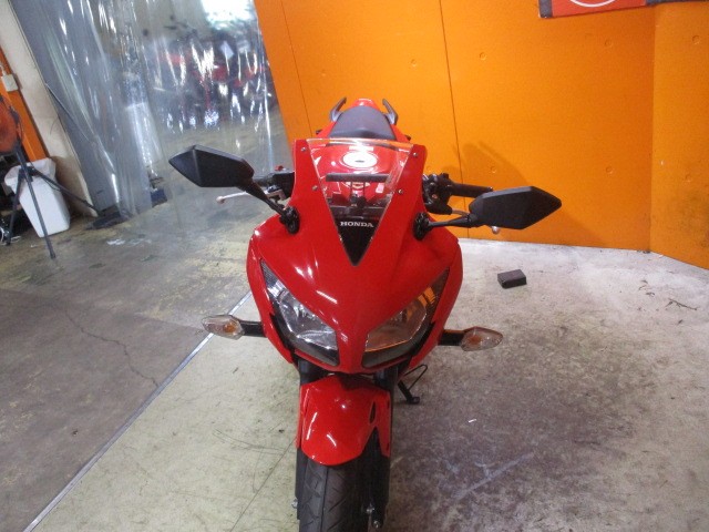 フロントから見てもこの通り状態グッド！このモデルチェンジ後の２灯ヘッドライトは本当にかっこいい！！