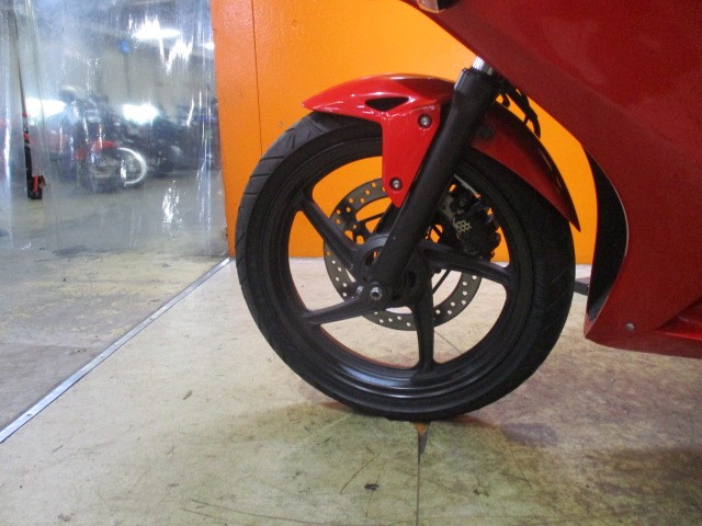 ホイールもこの通り状態グッド！フォークのアウターまでもが綺麗な一台がこの価格は正に他店追従不可能価格