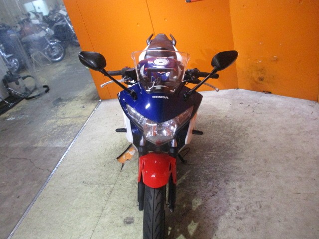 フロントから見てもこの通り状態グッド！ヘッドライトもなんと高価なＰＩＡＡ製のＨＩＤ装備！！