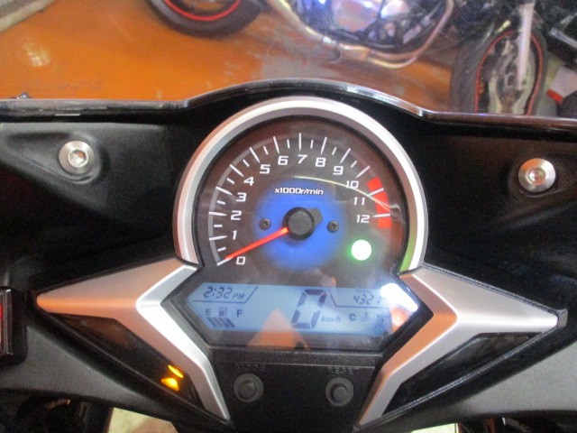 走行は交換前メーターが８５２０ｋｍ、交換後が４３２１ｋｍで合計１２８４１ｋｍ！低走行車ですよ！！