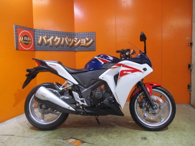 横から見てもこの通り状態グッド！！細かいオプション装備の綺麗な一台！ＦウインカーもＬＥＤウインカー！