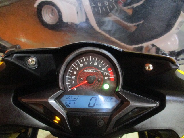 走行もびっくり低走行の３３１３ｋｍ！高年式のＣＢＲはインパネもとってもお洒落ですよ！！勝負価格！！