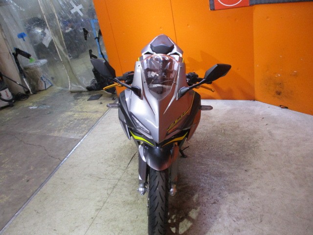 フロントから見てもこの通り状態グッド！！迫力のかっこいいフェイス！！勿論純正ＬＥＤヘッドライト！！