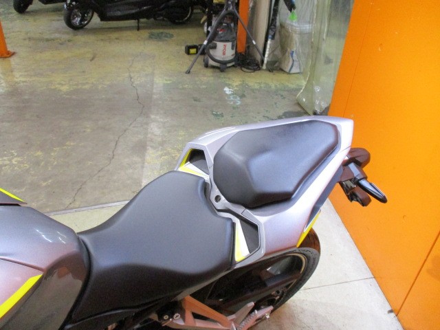 シートもこの通り破れもなければへたりもありません！定価も２５０ではないですが、スペックもやばい！！