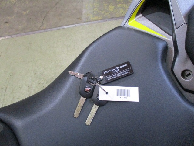 鍵も勿論純正鍵２本！！装備！！ＣＢＲ２５０ＲＲの中古車を買うときにはここもよくチェックです！！