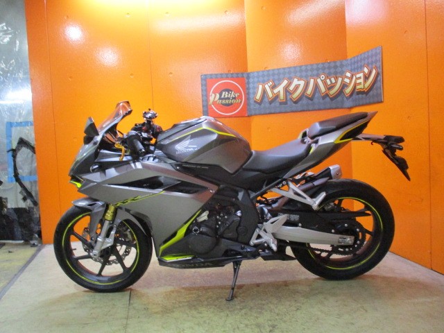 反対側もこの通り状態グッド！！カラーも人気の高いソードシルバーメタリック！！早い者勝ちの一台！