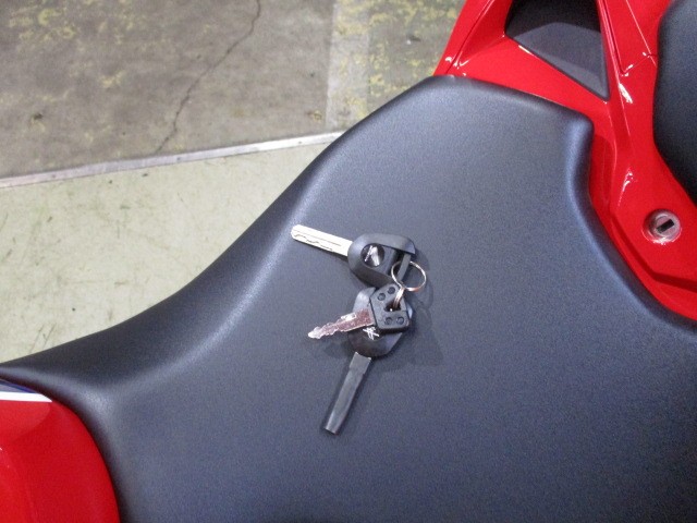 鍵もこの通りきちんと２本装備！！ＣＢＲはセキュリティーキーなので本数はよく確認ですよね！！