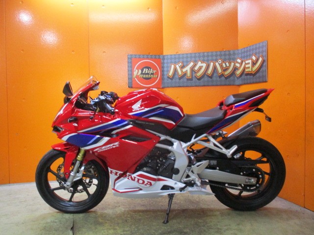 反対側もこの通り状態グッド！！ここまでの上質低走行１オーナー車が今ならこの価格！他店追従不可能価格！