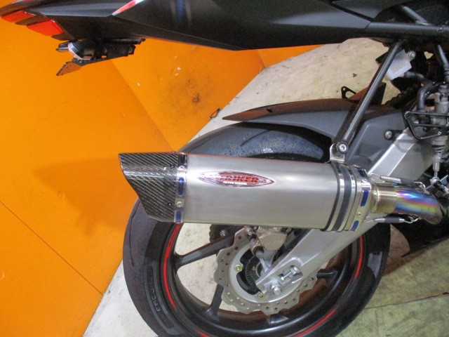 ＣＢＲ２５０ＲＲにはこのストライカーマフラーが良く似合う！！形も音もグッドで車両重量はグッドダウン！