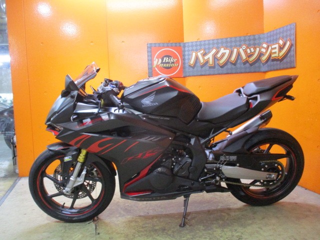 反対側もこの通り状態グッド！！２０１９年の中期の高年式のＣＢＲ２５０ＲＲＡＢＳがこの価格はお安い！！