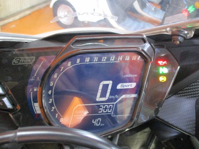 なんと走行距離４０ｋｍ！！買い取り業務を行っている当社でもここまでの低走行車は早々には入荷しませんよ