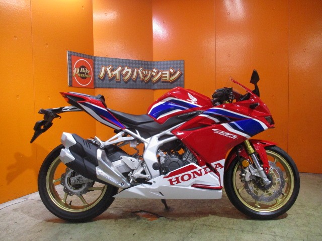 横から見てもこの通り状態グッド！写真の通り本当に状態グッドな一台！本部長の渾身の決済価格車両ですよ！