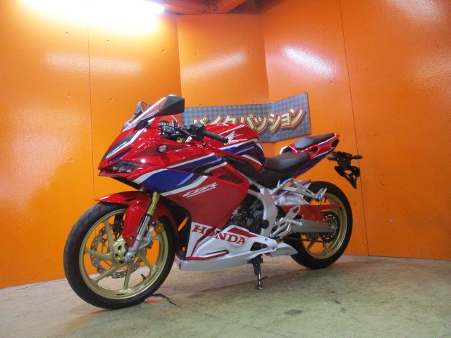 最長２４か月保証付き！！安心の１オーナー車両でさらに前オーナー様が購入時にガラスコーティングもしてる