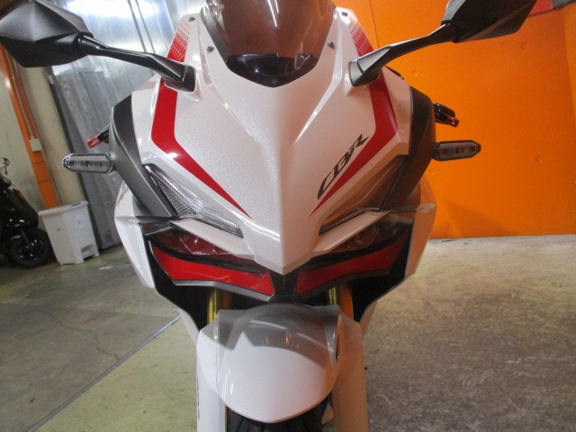 フロントから見てもこの通り状態グッド！この戦闘的なフェイスは本当にかっこいい！勿論ＬＥＤヘッドライト