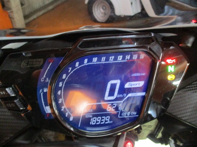 走行もまだまだの１８９３９ｋｍ！スマートインターも増えているので必須のＥＴＣも装備図のお買い得車！