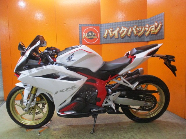 反対側もこの通り状態グッド！２５０ｃｃで最高出力４１ＰＳはまじでハイスペック！走りが楽しい一台！