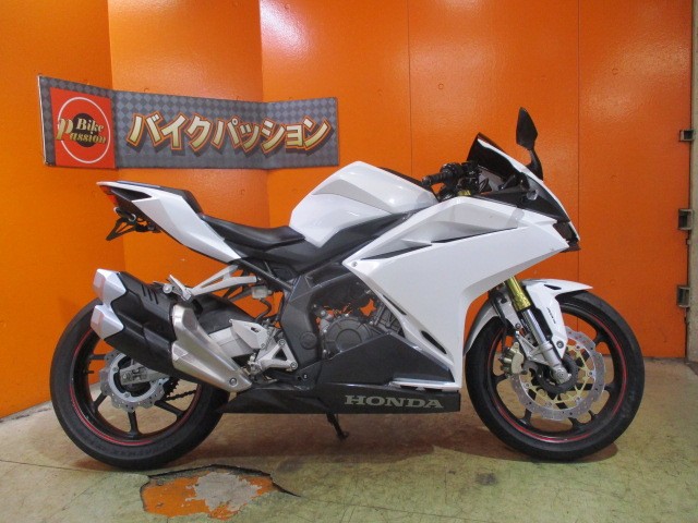 横から見てもこの通り状態グッド！Ｒ周りはすっきりフェンダーレス済み！レプリカはまずはフェンダーレス！