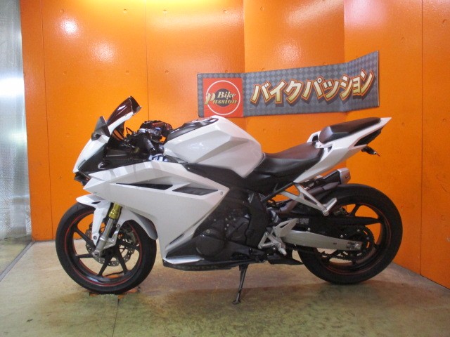 反対側もこの通り状態グッド！やはりこの２０１８年新色のパールグレアホワイトはお洒落！ですよね！！