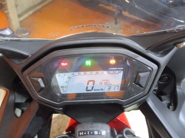 走行もまだまだの１９９８３ｋｍ！最高出力４６ＰＳフルパワーで燃料消費率１Ｌ＝３９．７ｋｍ！の高燃費！