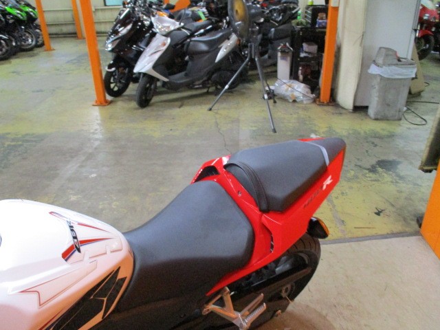 シートもこの通り破れもなければへたりもありません！タンデムもできちゃう便利な一台！