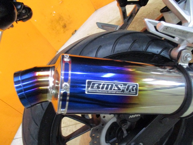 マフラーはビームスＲマフラーに変更済み！通常でも車重１９２ｋｇと軽いのにさらに軽くなっていますよ！！